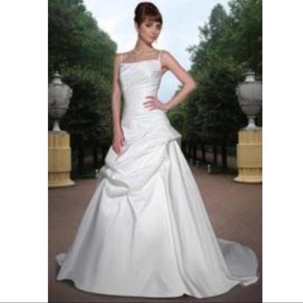 Wedding gown NWT designer gown
